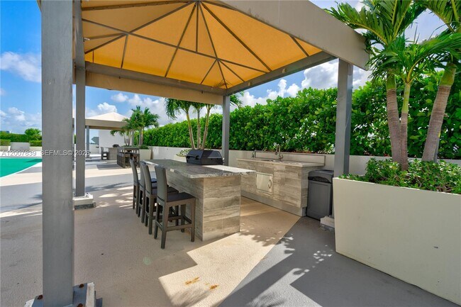 Building Photo - 1871 NW S River Dr