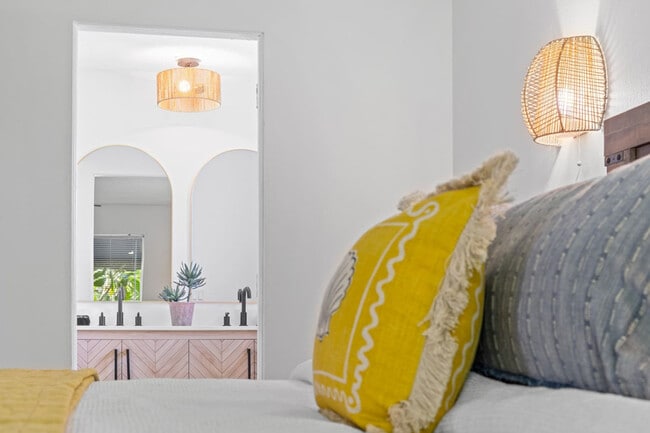 Building Photo - 460 Magellan Dr