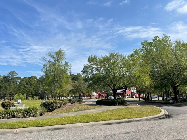 Building Photo - 4476 Farm Lake Dr