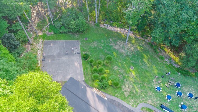 Building Photo - 996 Haverstraw Rd