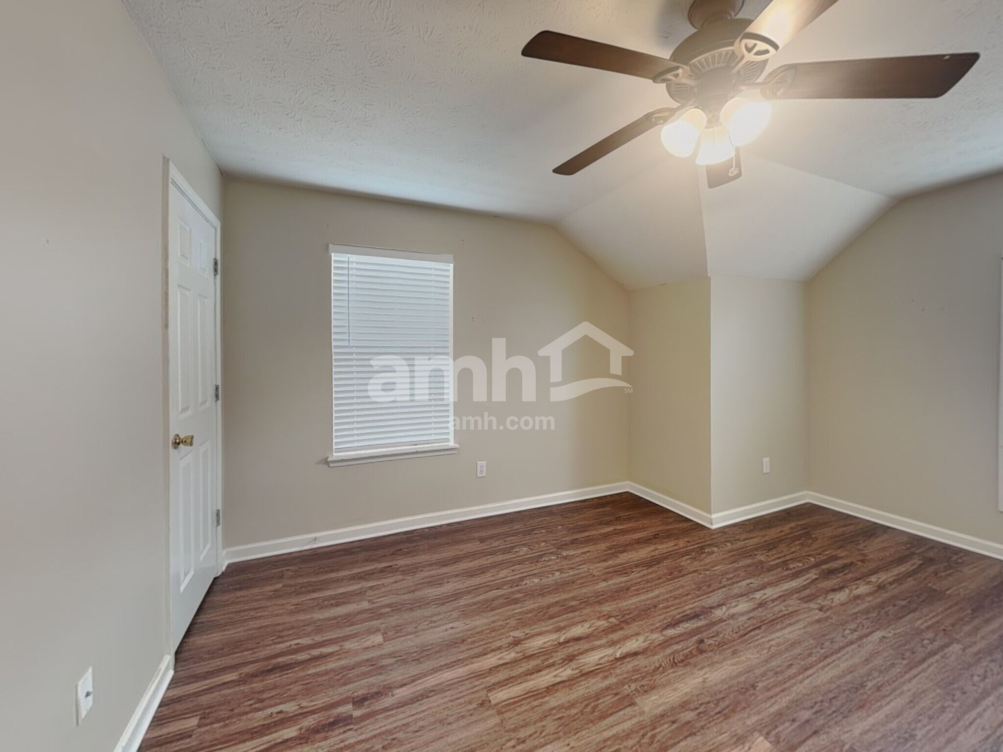 Building Photo - 3052 Lake Park Trail