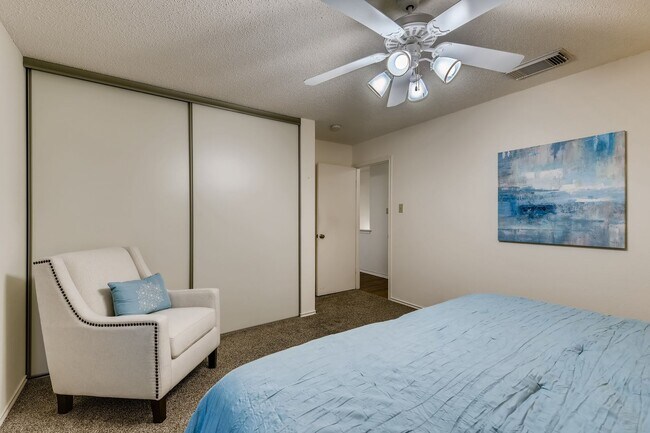 Building Photo - BEAUTIFUL HOME  |  OPEN CONCEPT  |  3 LIVING AREAS  |  FURNISHED OPTION  |  NEAR SCHOOLS & SHOPPING