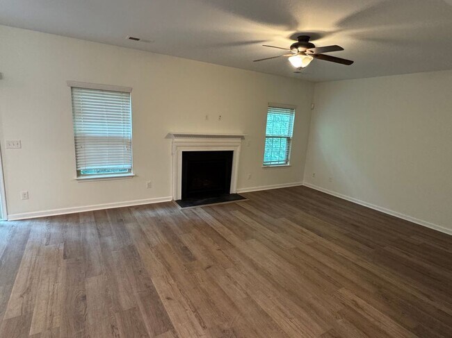 Building Photo - 219 Luna Trail