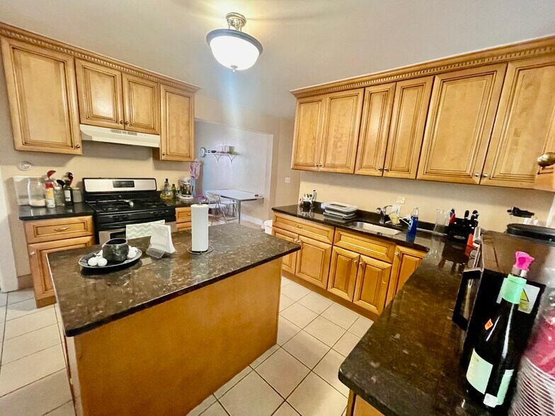 Building Photo - 8 Eldora St