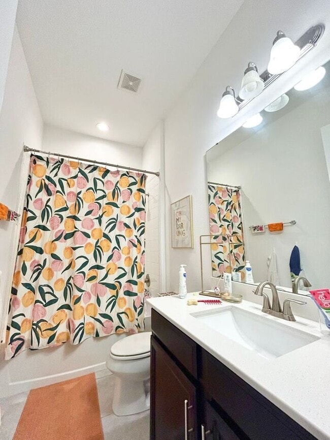Building Photo - Elegant 5-Bedroom Pool Home for Rent in Sa...