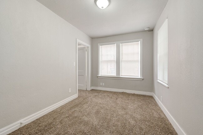 Building Photo - 817 East Dr