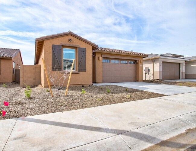 Building Photo - Gorgeous 5 Bedroom Lennar Home built 3 years ago still like new!!!  5 bedrooms in Northern Crossi...