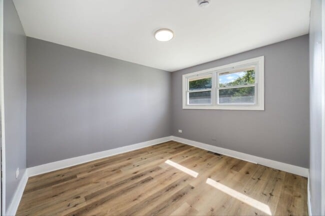 Building Photo - 162 Frederick Dr