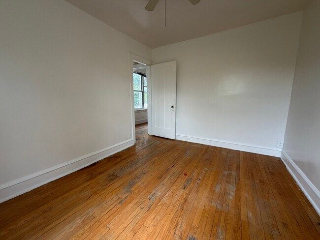 Building Photo - 4515 N Hamlin Ave