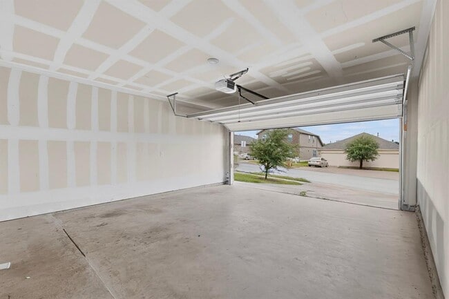 Building Photo - 6920 Ranchito Dr
