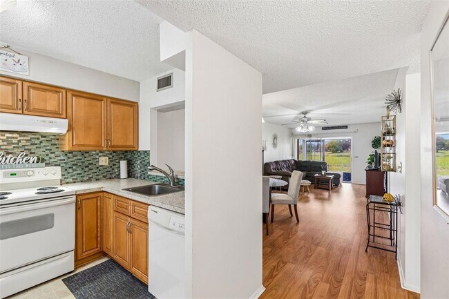 Building Photo - 11110 Carriage Hill Dr