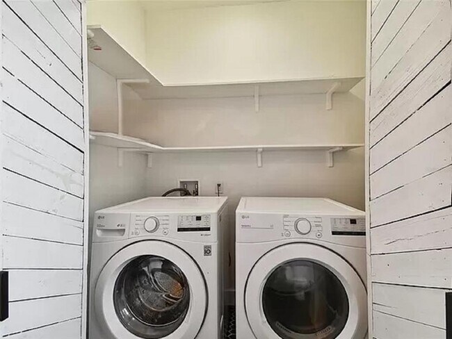 Building Photo - 2508 N Ola Ave