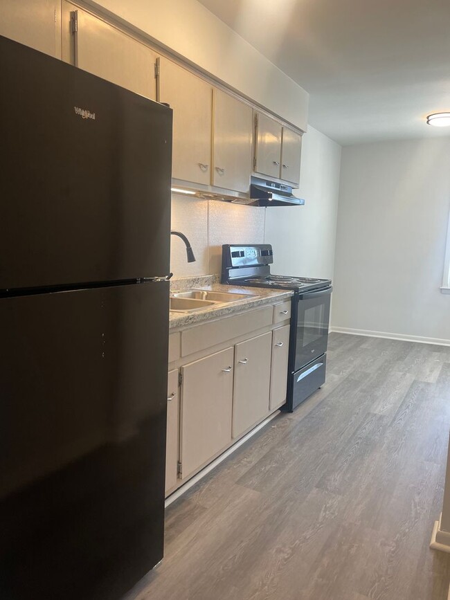 Building Photo - 6491 Carefree Ln