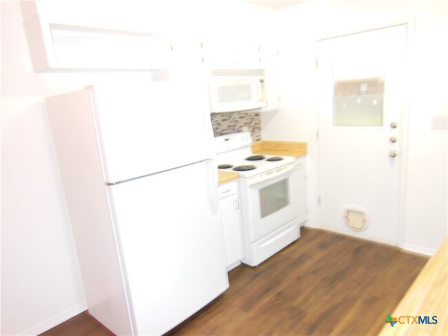 Building Photo - 1022 Clover Cir