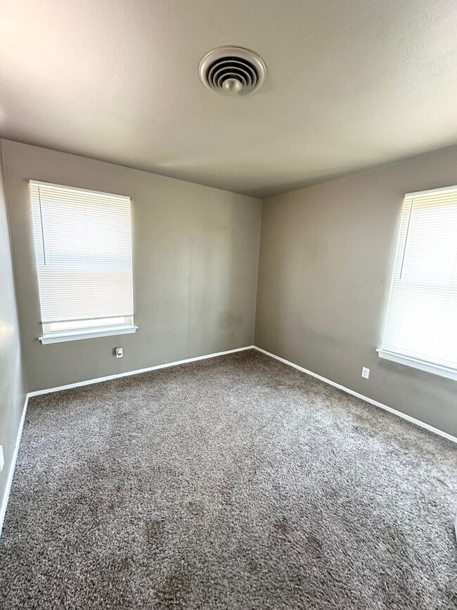 Building Photo - 3 Bed 2 Bath Ready to Rent ASAP!