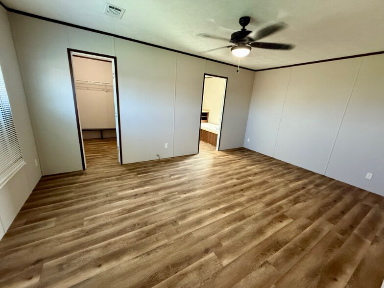 Building Photo - 172 Bently Dr
