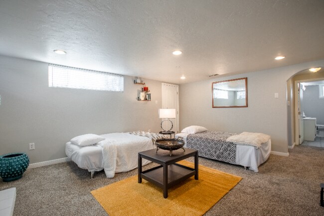 Building Photo - 35 E 1500 S