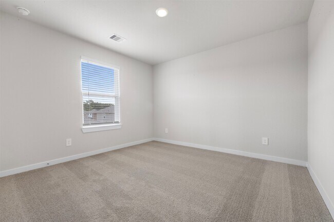 Building Photo - 251 Charles Rdg Dr