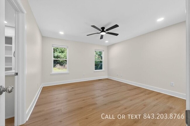 Building Photo - 955 Godber St