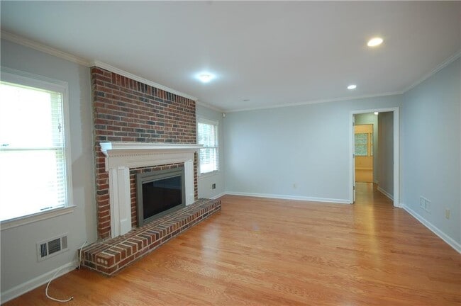 Building Photo - 2155 Heritage Heights