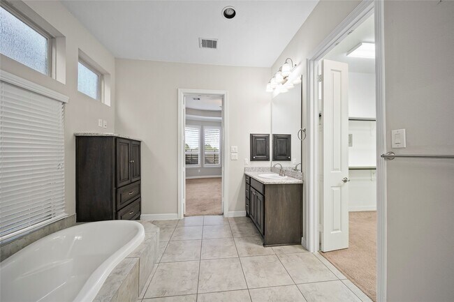 Building Photo - 2823 Maple Oak Ln