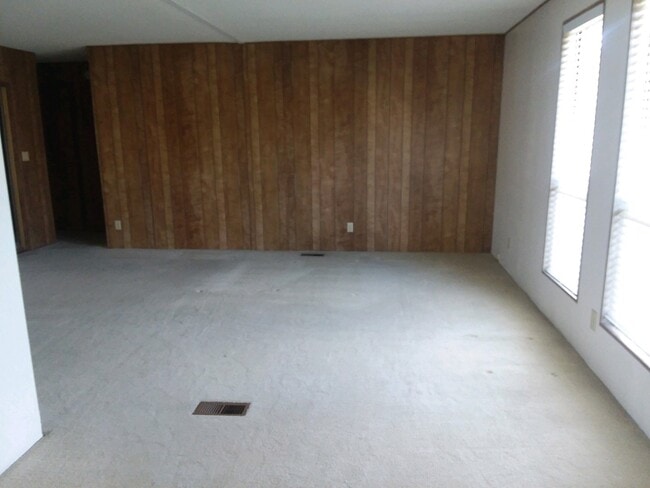 Building Photo - 2 Bedroom/2 Bath Modular Home Available Now!