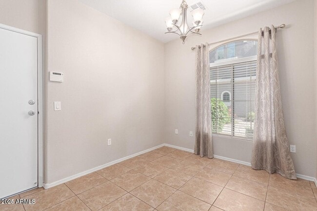 Building Photo - 2402 E 5th St