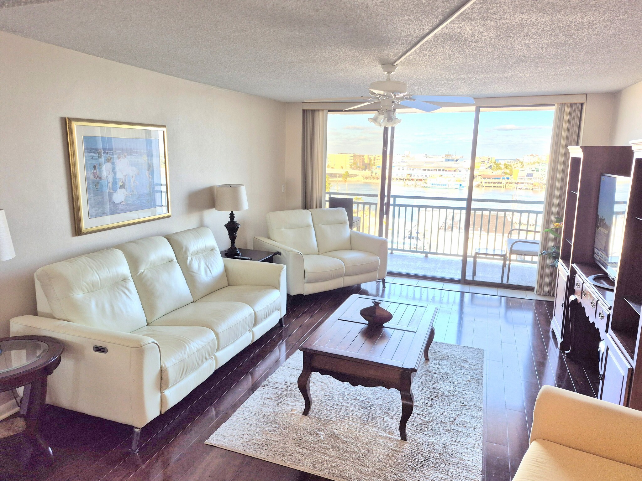 Building Photo - 1 Key Capri