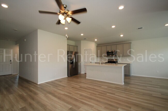 Building Photo - Spacious Open-Concept 3 Bedroom Home with Split Floor Plan
