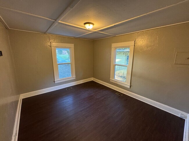 Building Photo - 1502 Larkin St