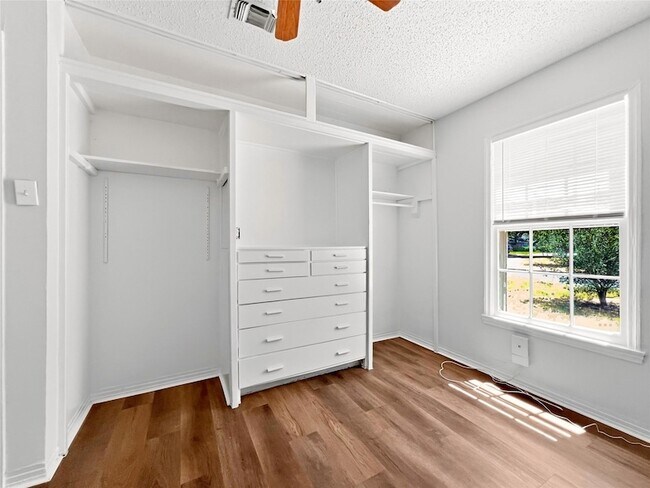 Building Photo - 5400 Harmon Ave