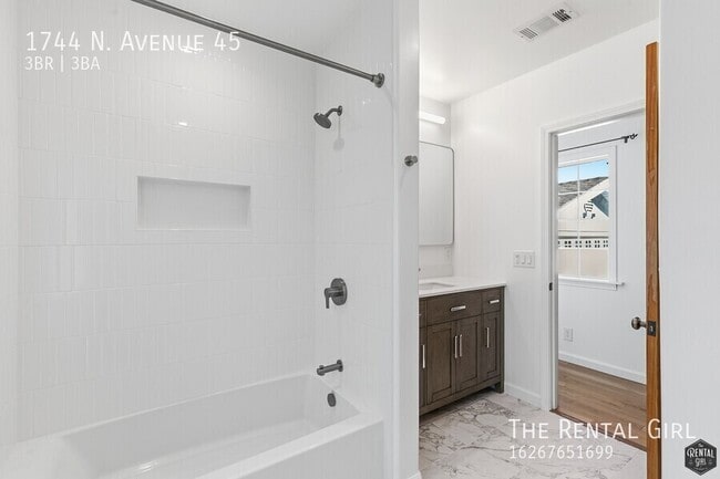 Building Photo - 1744 N Ave 45