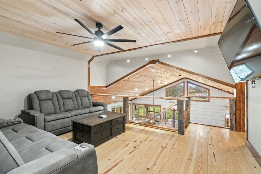 Building Photo - 299 Westview Dr