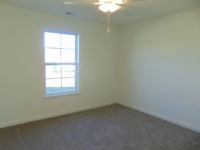 Building Photo - Sensational 3 Bed 2 Bath House!