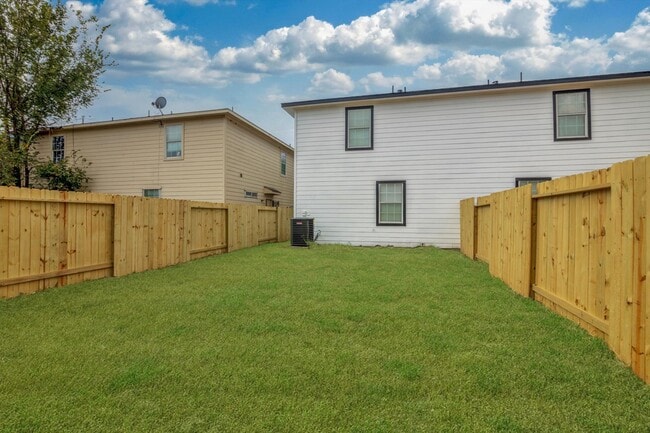 Building Photo - 6933 Liverpool St