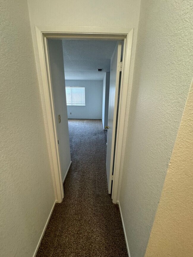 Building Photo - 1042 Awani Dr