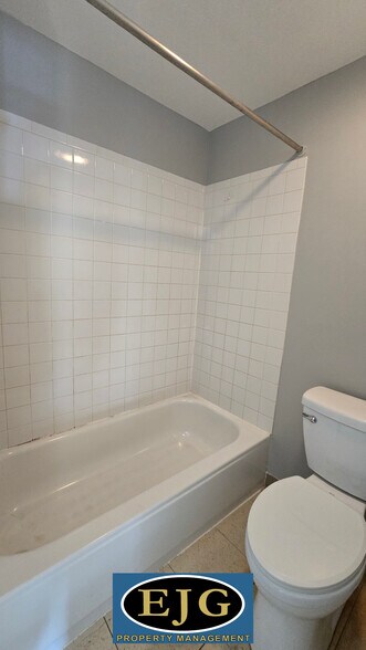 Building Photo - 26 Ledge St