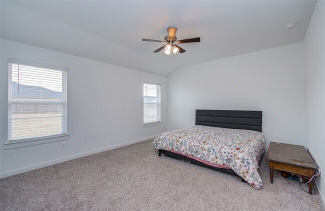 Building Photo - 8611 Shumard Oak Dr