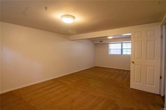 Building Photo - 18 Brooker Ct