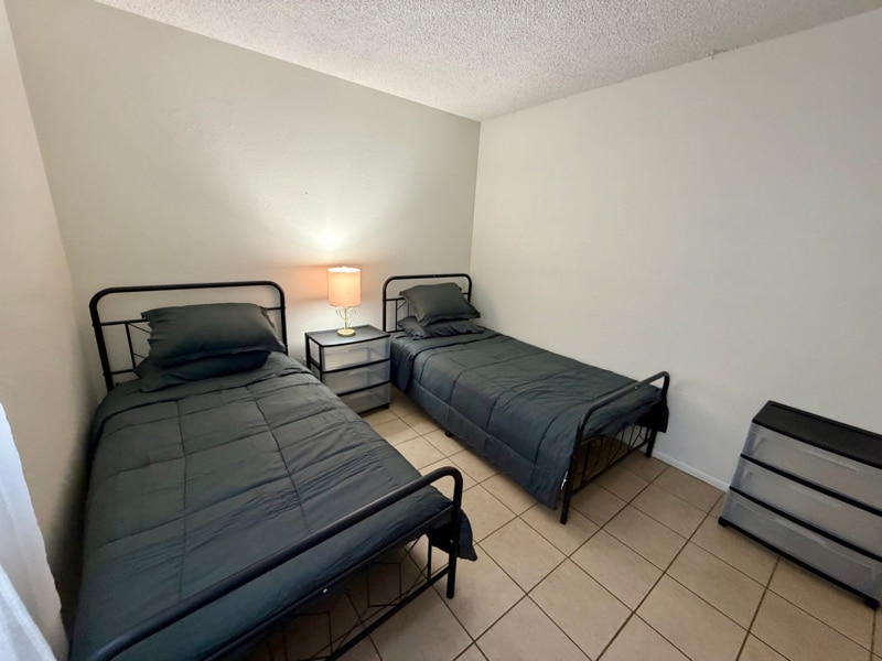 Building Photo - 8119 W Glenrosa Ave