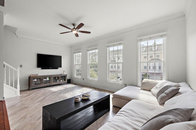 Building Photo - Beautiful Townhome in Ballymeade