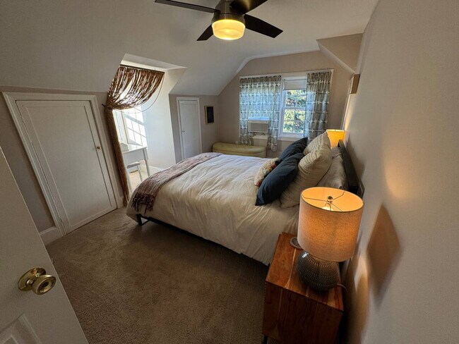 Building Photo - 10417 S Grant Ave