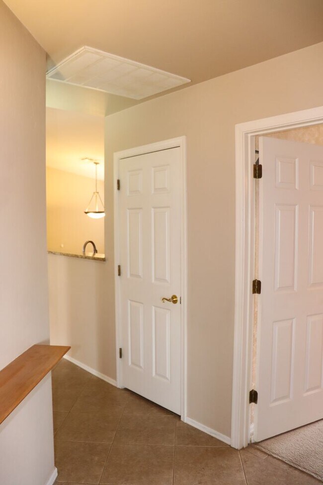 Building Photo - 4943 W Rosebay Dr
