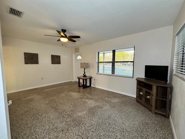 Building Photo - 5618 Aileen Dr