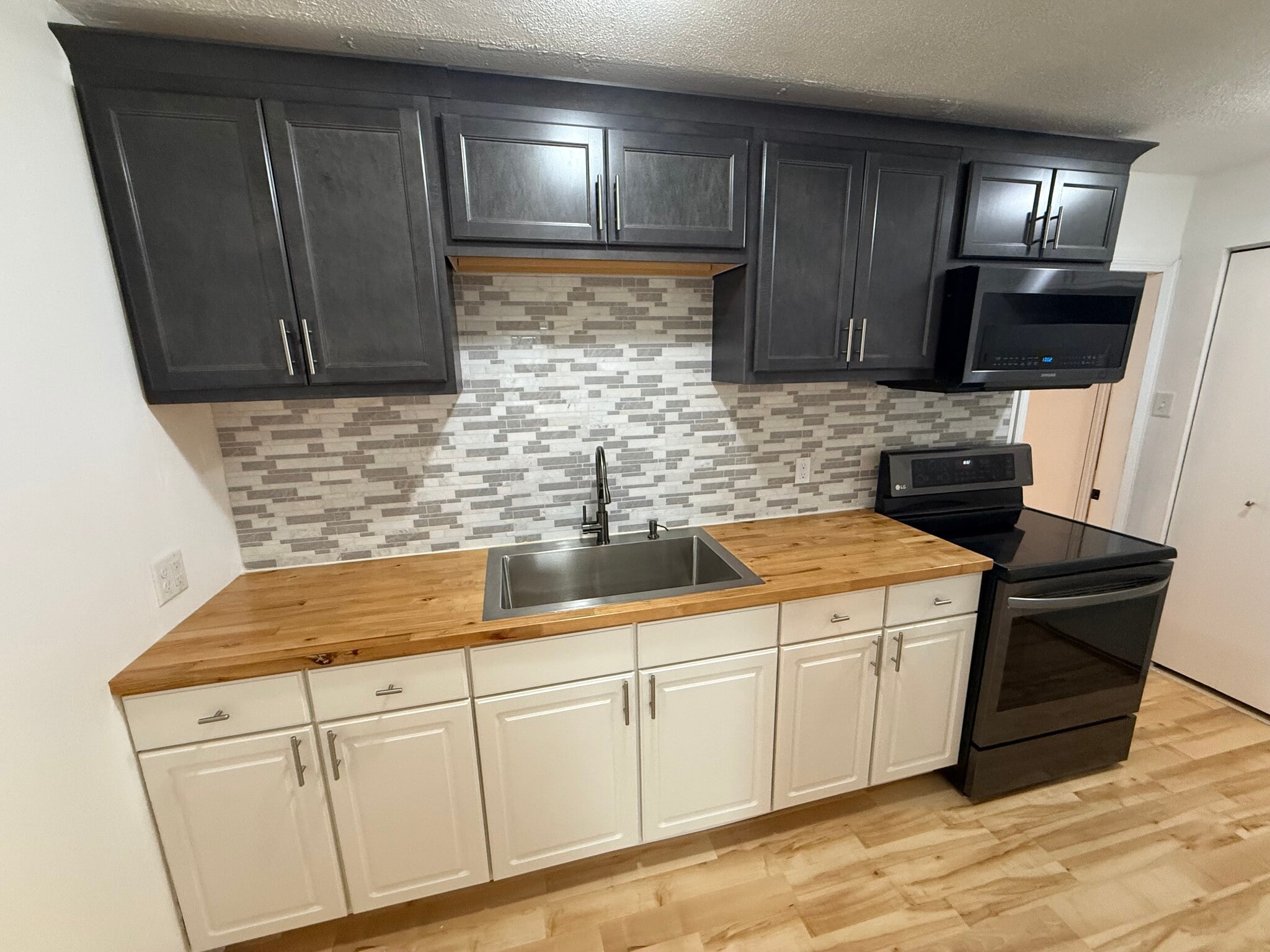Kitchen - 207 Evans Ave