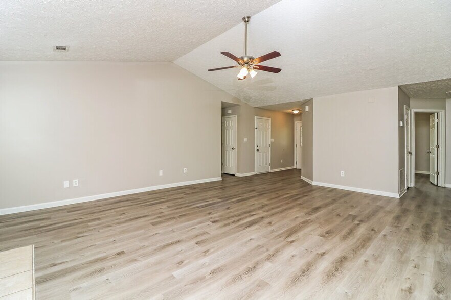 Building Photo - 3103 Waterford Ct