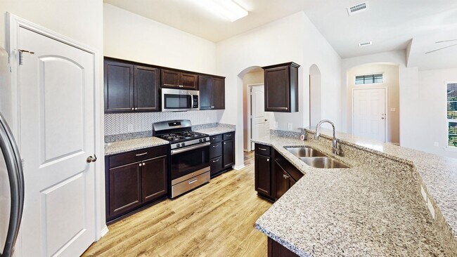 Building Photo - 812 Mockingbird St