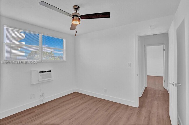 Building Photo - 505 NE 30th St