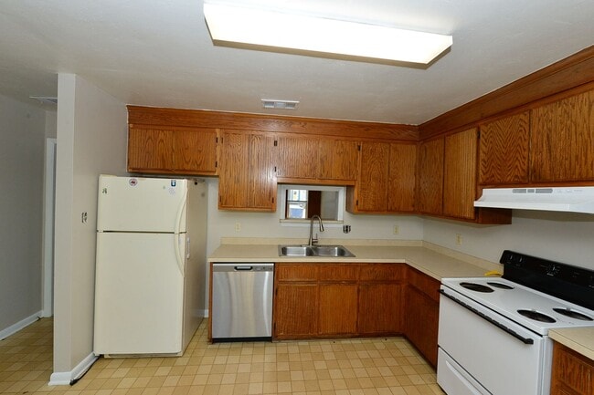 Building Photo - Great Neck just a few miles from Oceanfront