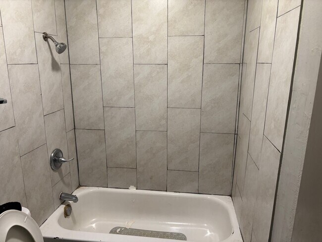 Building Photo - 458 E 71st St